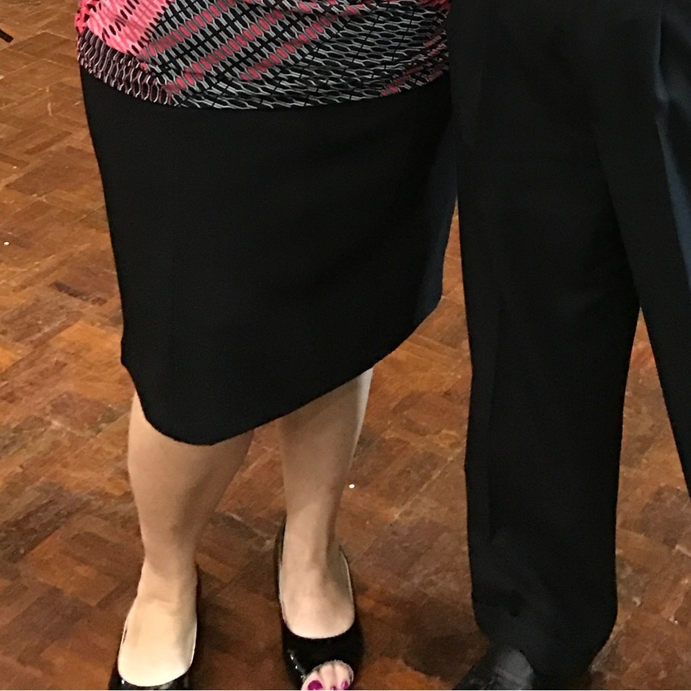 roz & ali- size 1X- knee length black skirt. So comfortable and flattering.